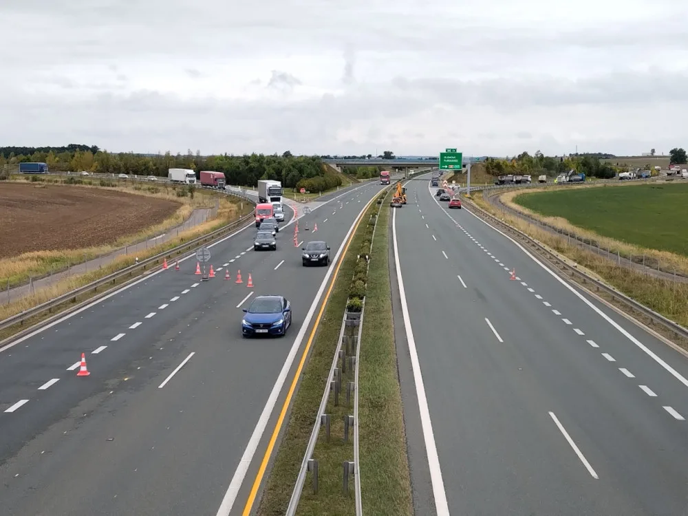 Z D35 se řidiči dostanou do Prahy jen přes Hradec Králové. ŘSD se pustilo do oprav křižovatky