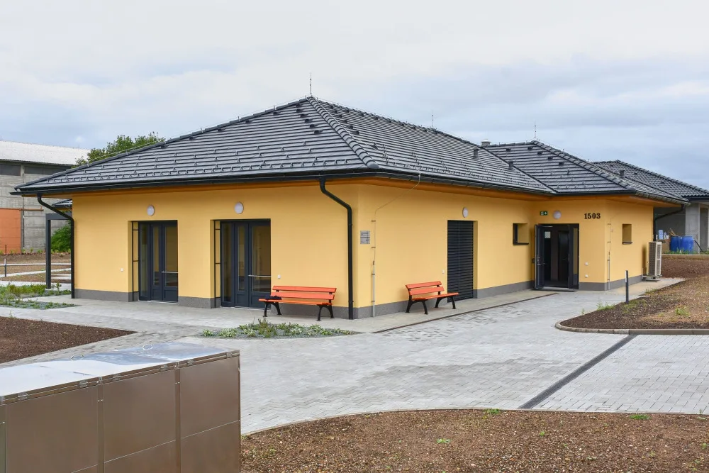 Do dvou nových rodinných domů v Třebechovicích se nastěhují klienti se zdravotním postižením