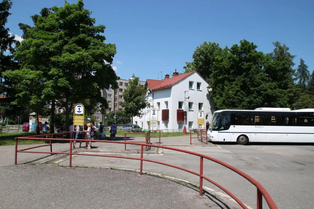 Nové autobusové nádraží ve Dvoře Králové postaví architekti z Brna. Radnice vizualizaci zatím neukáže