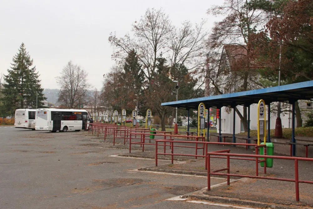 Nové autobusové nádraží ve Dvoře Králové postaví architekti z Brna. Radnice vizualizaci zatím neukáže