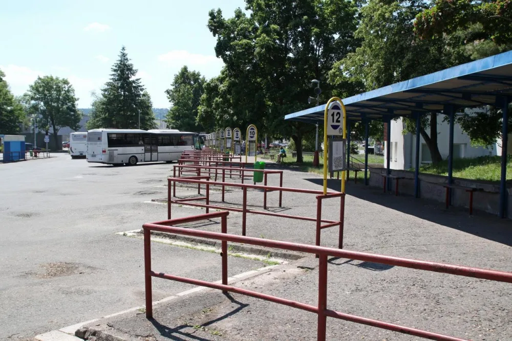 Nové autobusové nádraží ve Dvoře Králové postaví architekti z Brna. Radnice vizualizaci zatím neukáže