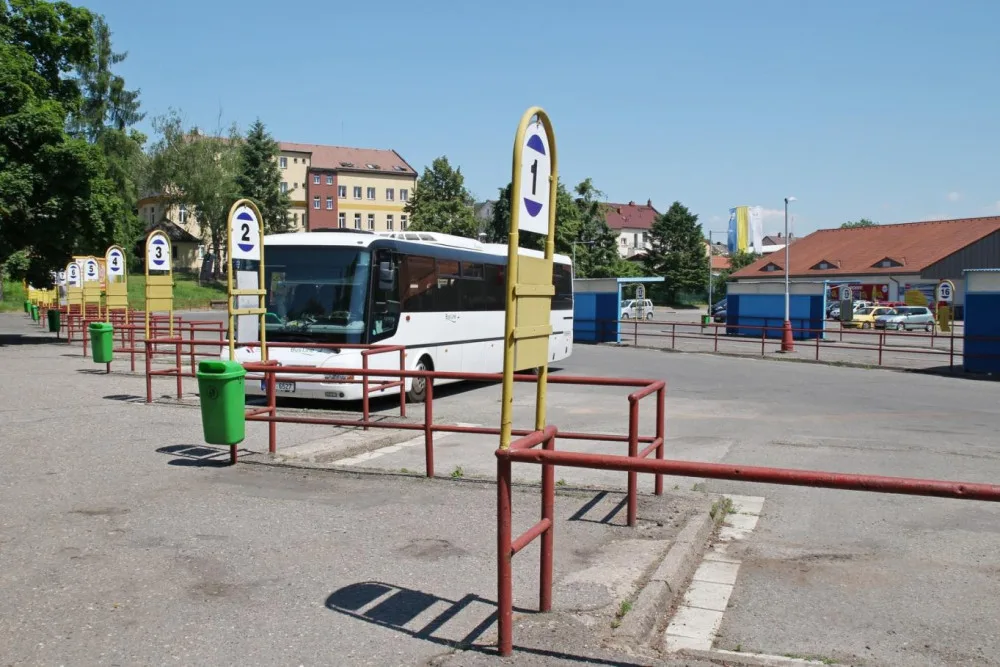Nové autobusové nádraží ve Dvoře Králové postaví architekti z Brna. Radnice vizualizaci zatím neukáže