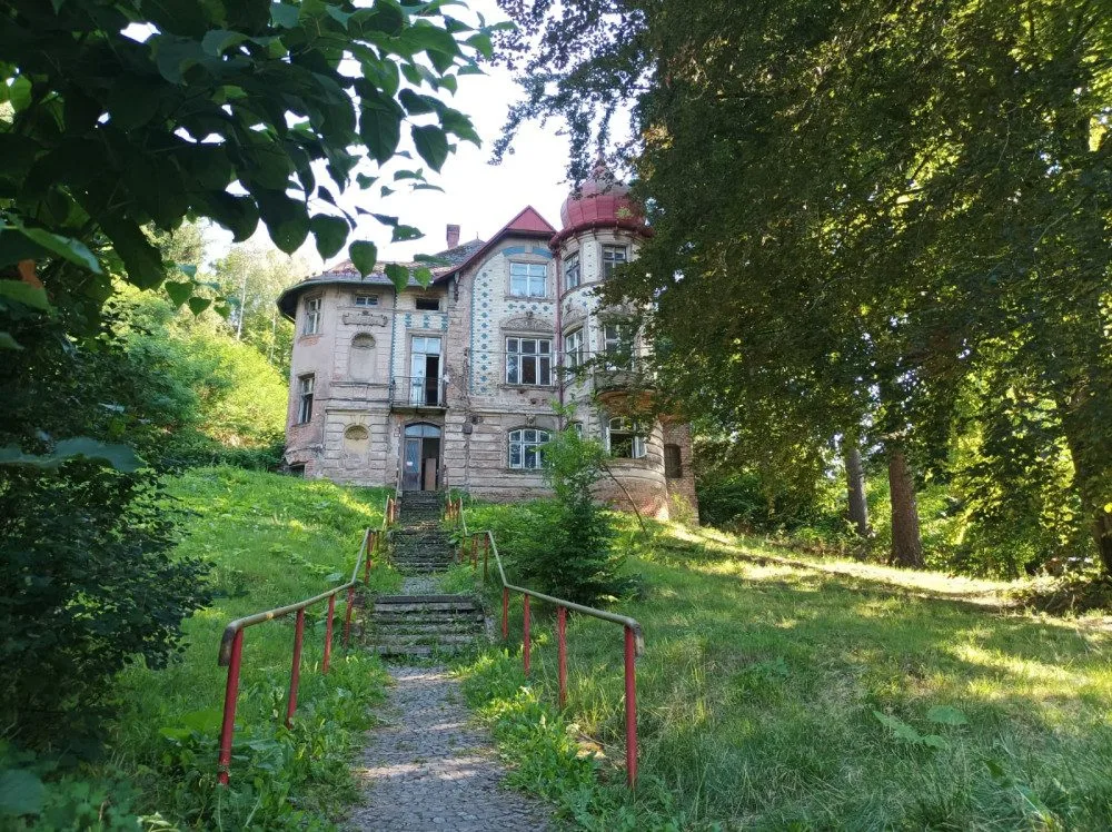 Náchod koupí v areálu běloveských lázní za deset milionů historickou vilu Panzinka