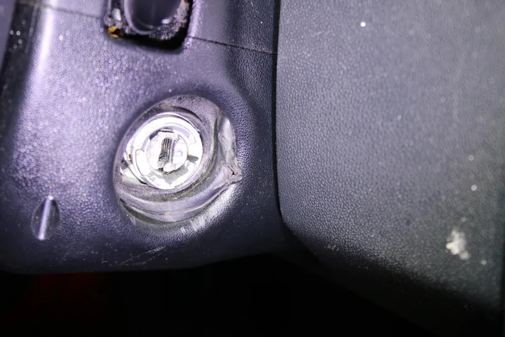 Muž se vloupal do pěti desítek aut. Za podobné chování už seděl, teď mu hrozí osm let
