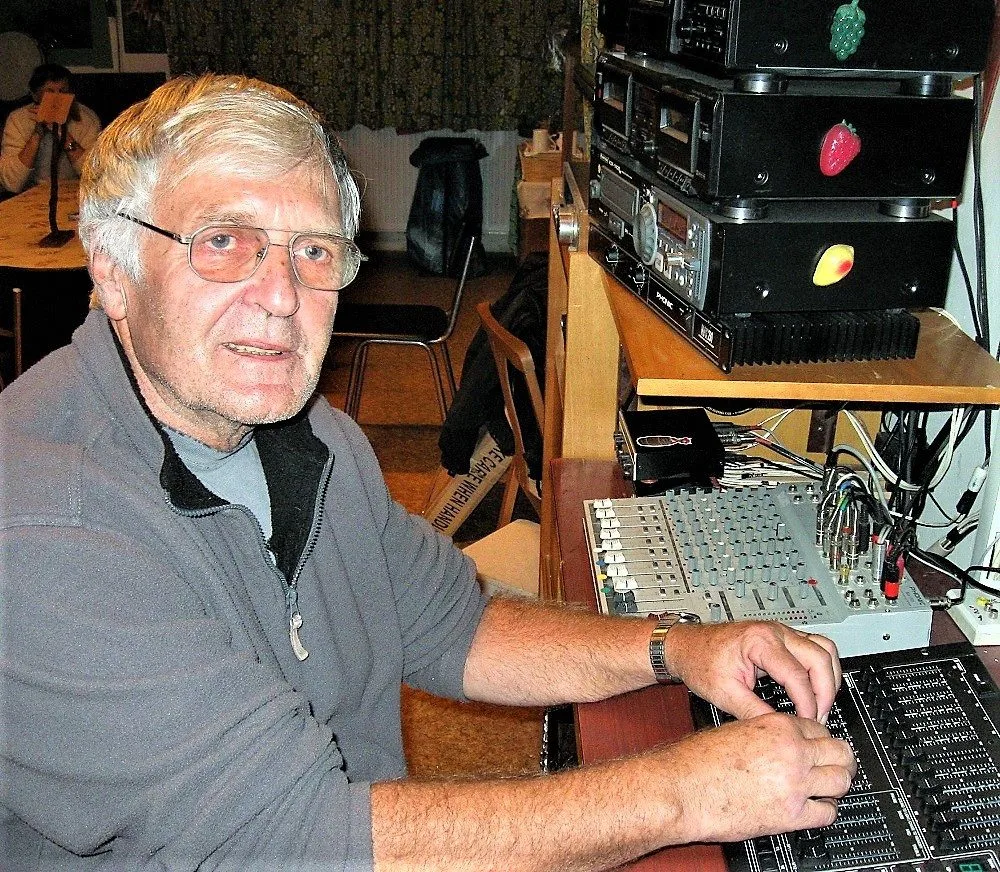 Miloš Jirman ve funkci osvětlovače (fotografie z roku 2013)