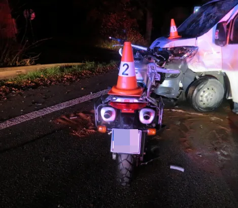 srážka motocyklisty s dodávkou v obci Záměl
