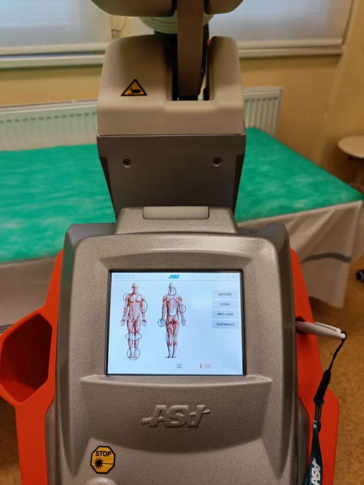 Nemocnice v Trutnově používá speciální laser. Zkracuje dobu léčby a pomáhá s covidem