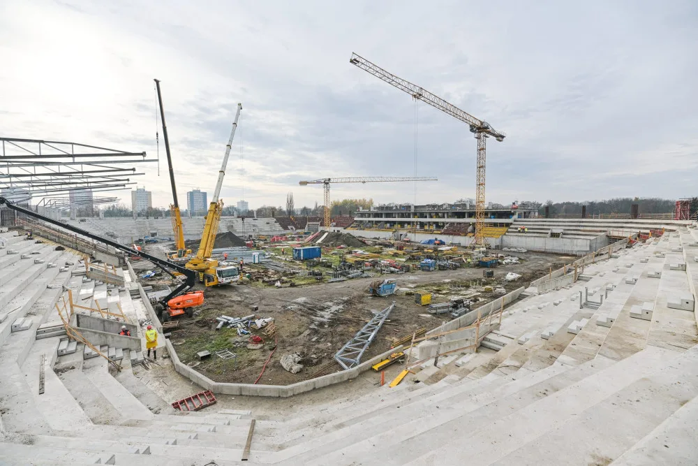 Jak to vypadá na fotbalovém stadionu v Hradci Králové?