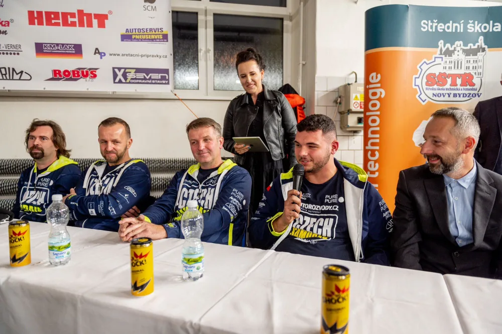 Student střední školy v Novém Bydžově pojede Dakar 2023. Filip studuje obor Autoelektrikář