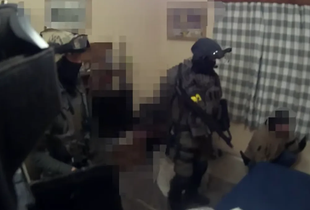Zásahovka si došla pro podvodníka a zloděje. Letos už podruhé