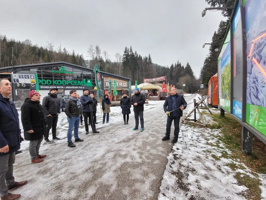 Vedení hradeckého kraje kontrolovalo přípravy na Olympiádu dětí a mládeže. Začne v lednu