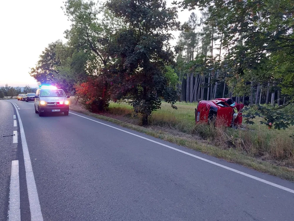 Při nehodě u Rychnova řidič spáchal dvojnásobnou vraždu a sebevraždu