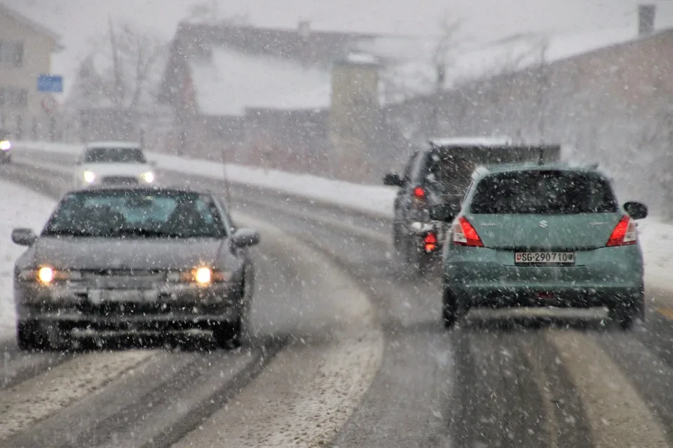 Během noci a středy bude na většině území sněžit. Může napadnout až 15 centimetrů