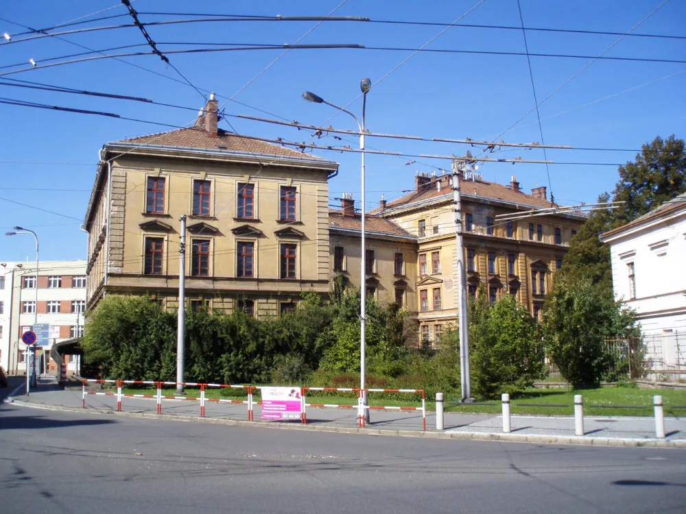 Hradecký kraj chystá opravu Vrbenského kasáren za 750 milionů