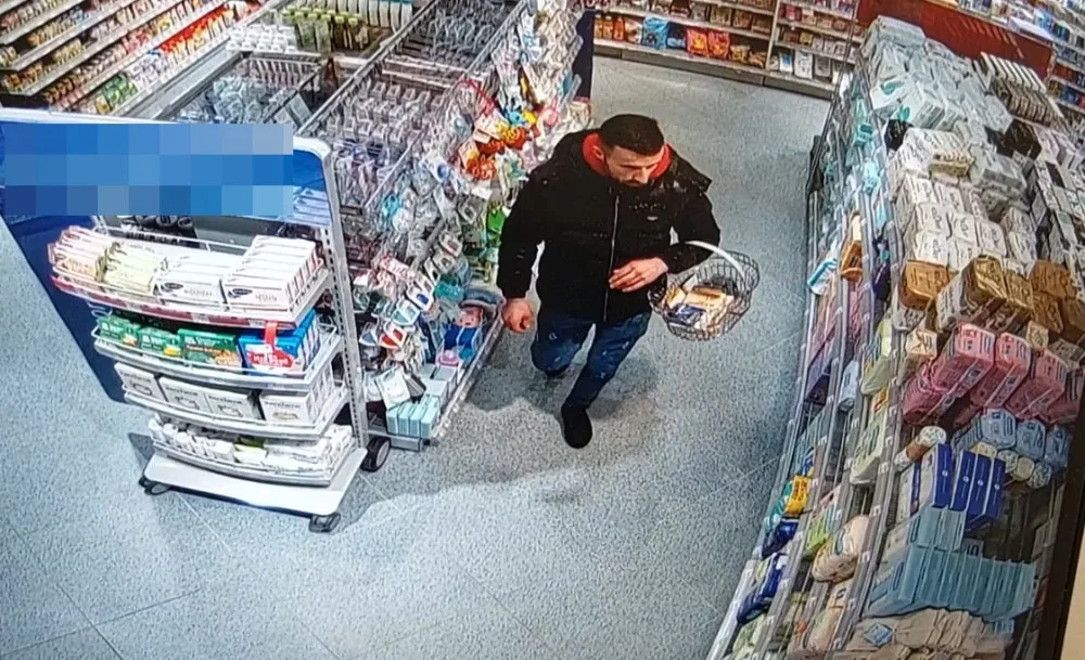 Nepoznáváte ho? Policie pátrá po zloději, který se zaměřil na elektrické kartáčky a žiletky