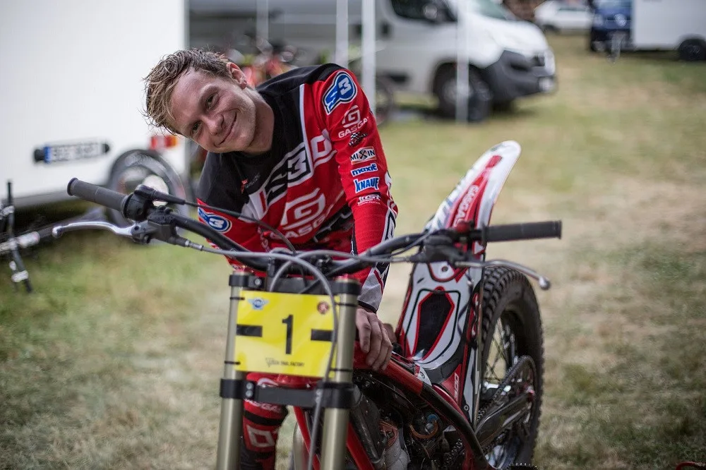 Martin Matějíček při moto trialu