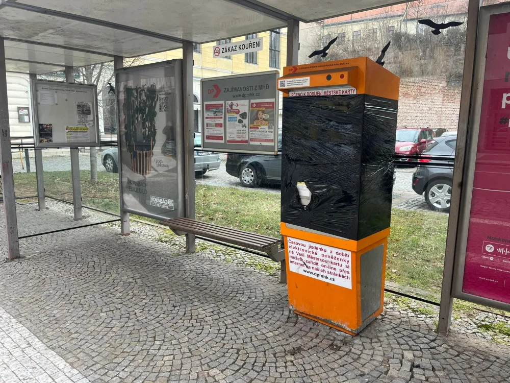 Z Hradce Králové postupně zmizí automaty na dobíjení městských karet a kupování MHD jízdenek