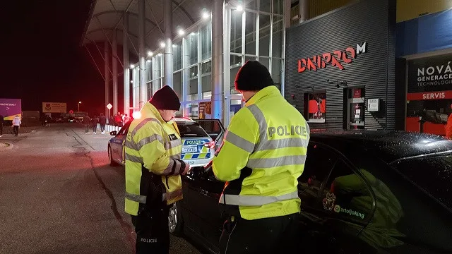O víkendu se v Hradci Králové konal tuning sraz. Policie rozdala pokuty za sto tisíc korun.