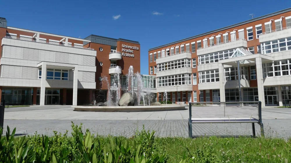 Fakulta informatiky a managementu Univerzity Hradec Králové dnes slaví 30 let od založení