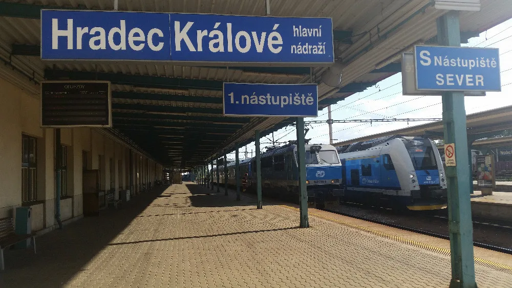 nástupiště na hlavním nádraží v Hradci Králové
