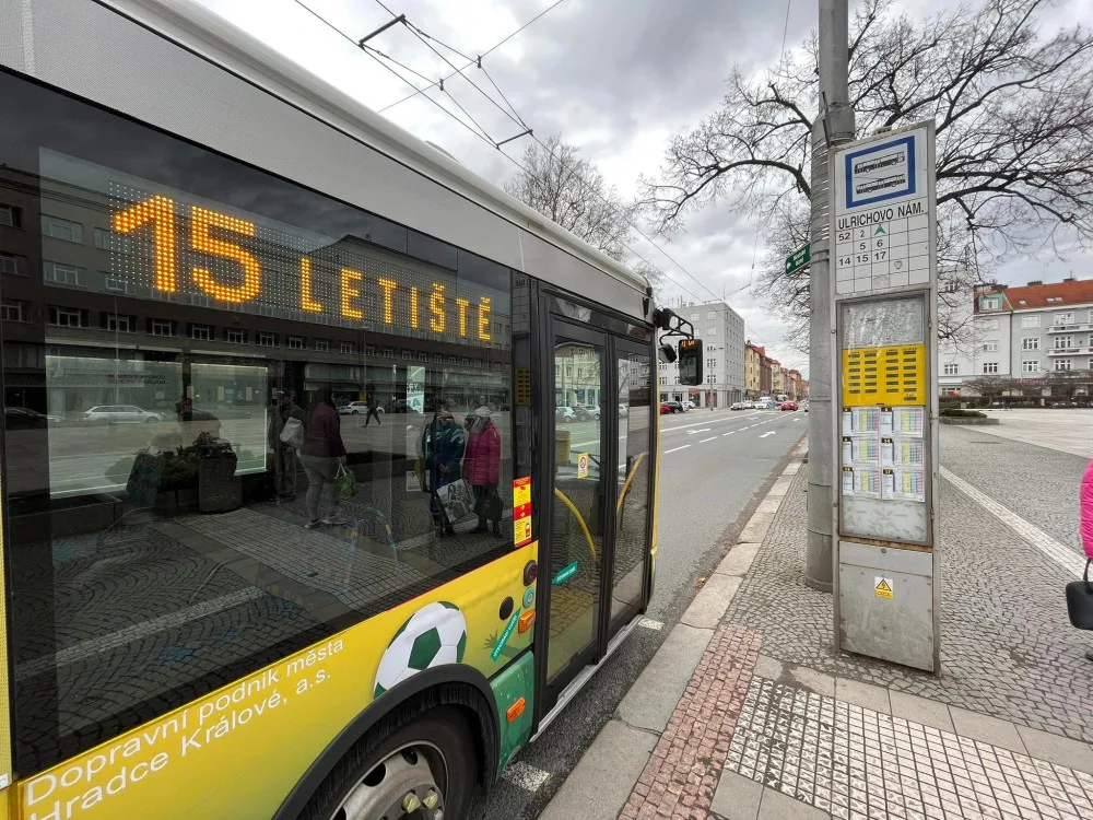 Některé elektronické označníky na zastávkách MHD nefungují. Náhradní díly už se nevyrábí