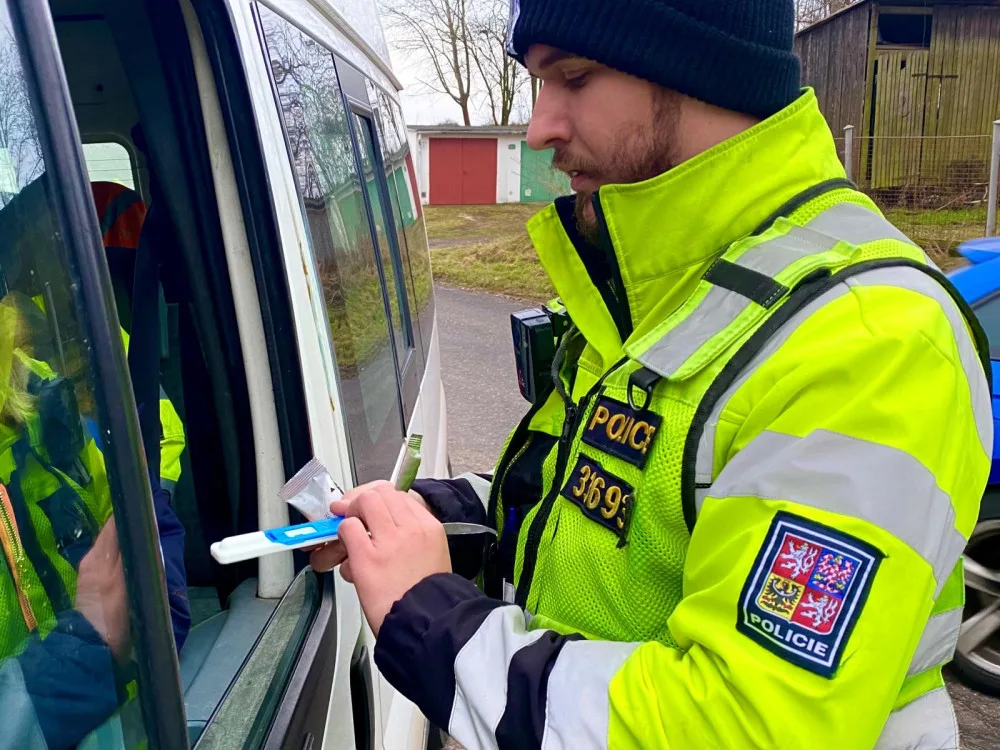 Policie na Jičínsku zastavila dva řidiče. Jeden byl na kokainu, druhý na pervitinu
