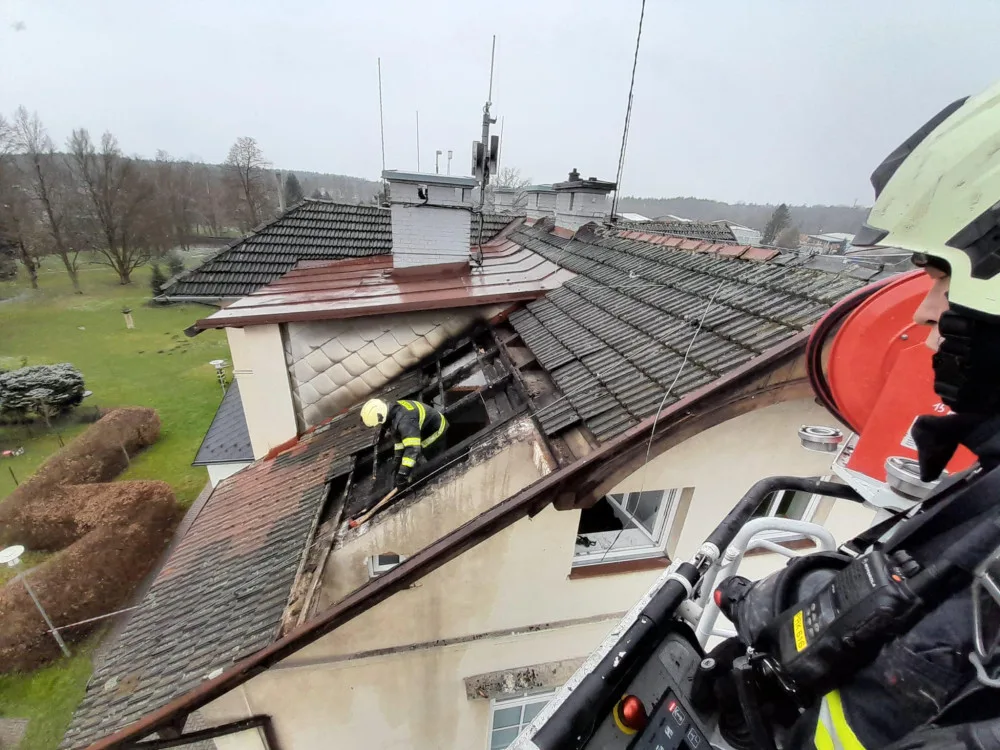 V Borohrádku na Rychnovsku hořela půda městského úřadu