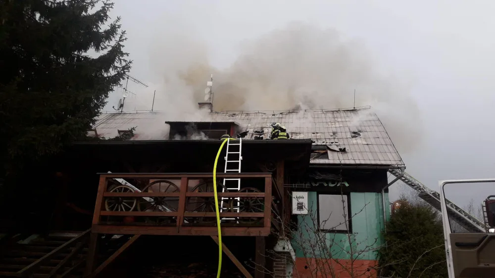 V obci Brada-Rybníček na Jičínsku hořel penzion. Zasahovali hasiči ze dvou krajů