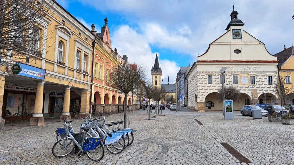 Do ulic Dvora Králové se vrací sdílená kola. Za půjčení lidé zaplatí víc