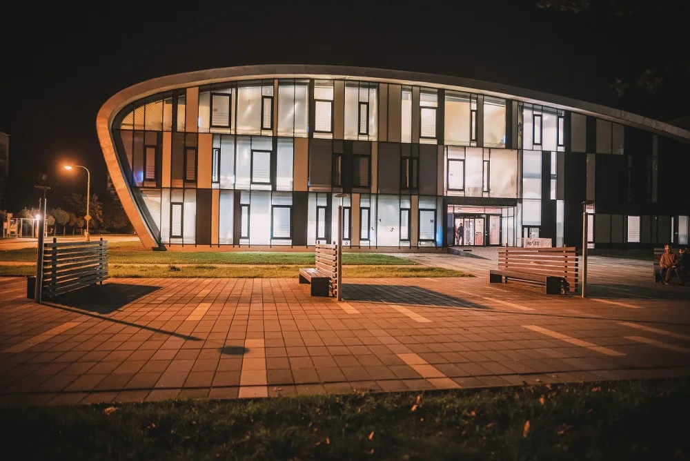 Královéhradecký kraj si chce zavázat vycházející mediky, chystá miliony