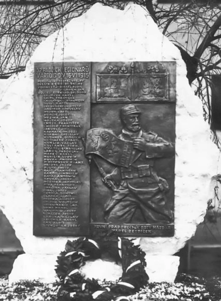 Trutnov má opět památník legionářů s historickou pamětní deskou