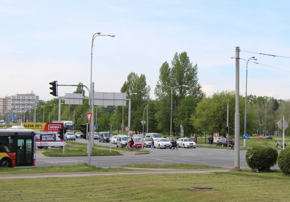 Na křižovatku Mileta dá stát 300 milionů, slíbil dnes v Hradci Králové premiér FIala