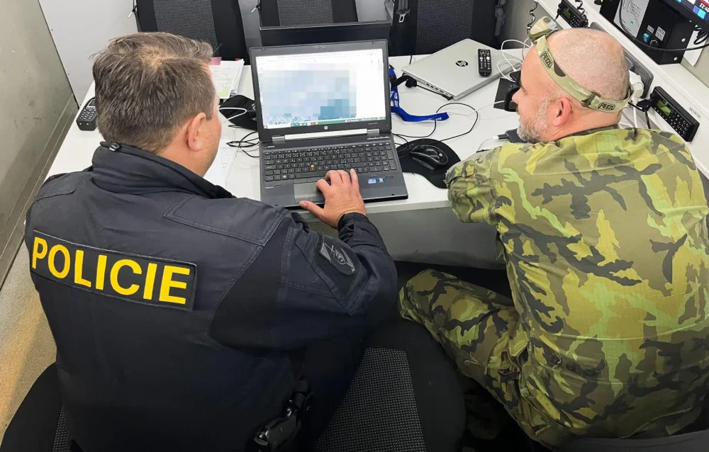 Copak je to za vojáka: cvičení policie a armády se konalo za běžného provozu v ulicích Hradce Králové.