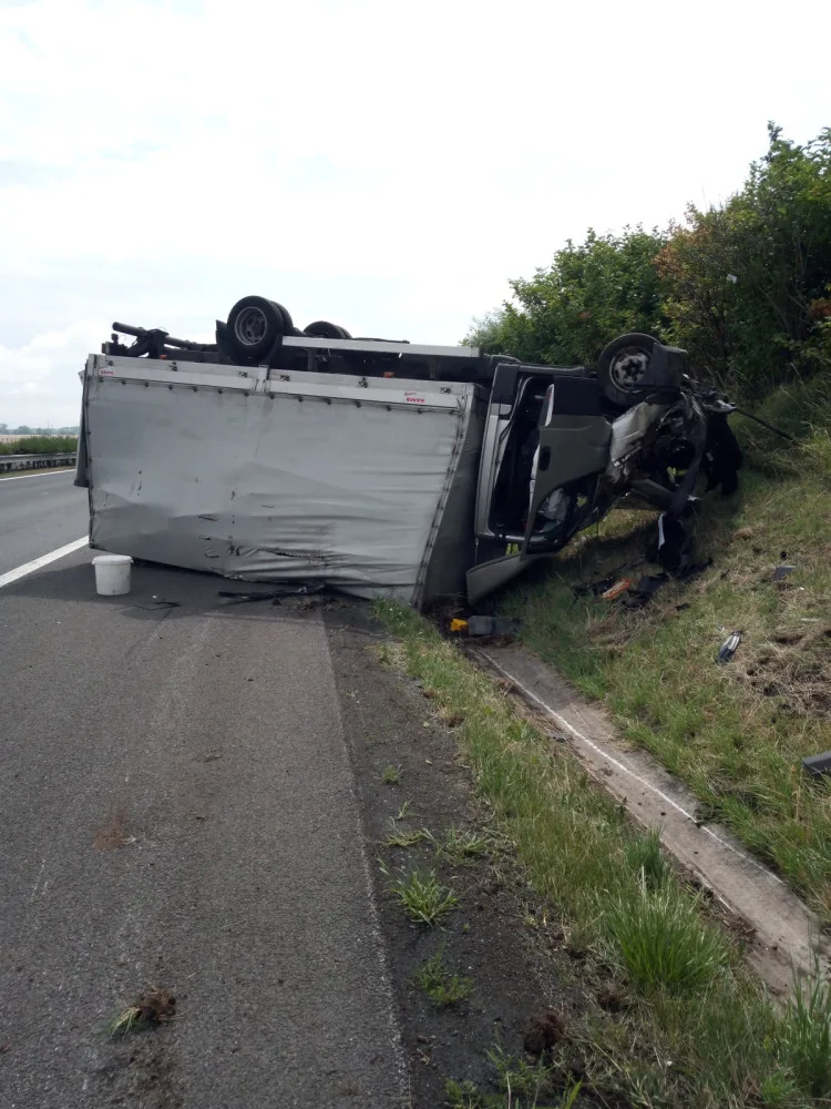Nehoda na D11 uzavřela směr z Prahy na Hradec Králové