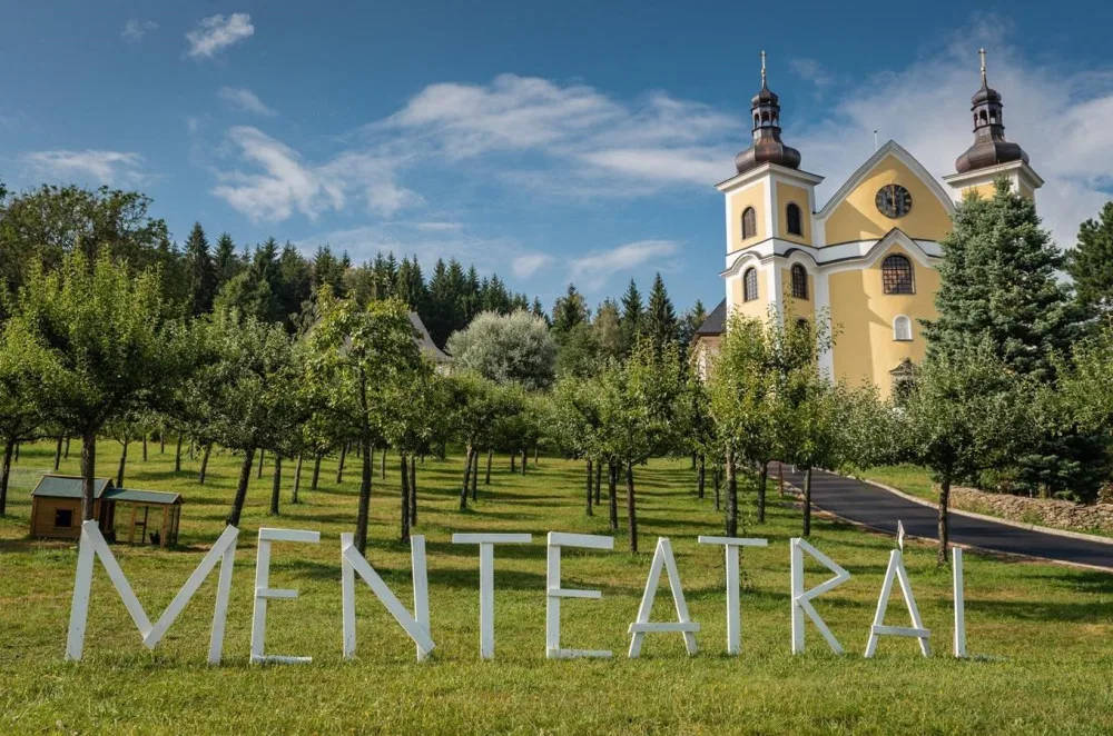 Divadelní festival Menteatrál v Neratově bude poprvé čtyřdenní. Začne 27.července
