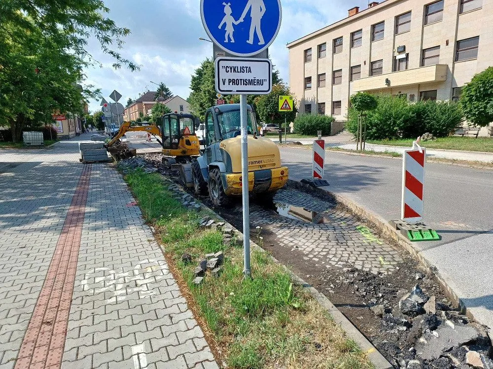 Přecházení Husovy ulice v Hořicích bude bezpečnější