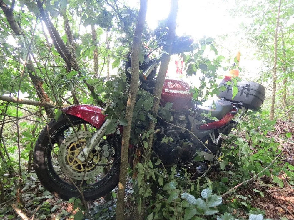 Motocykl po střetu se srncem