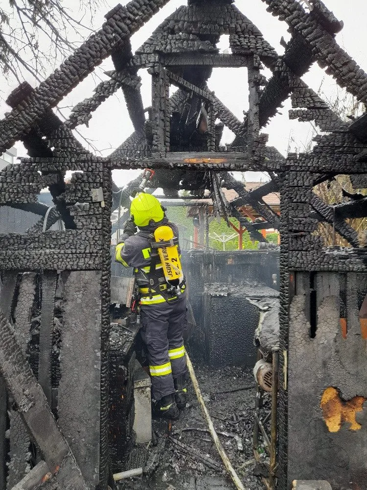 Požár kůlny ve Dvoře Králové nad Labem