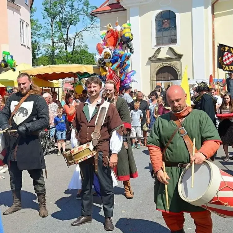 Na pouť za šermíři, na noční prohlídku zámku nebo na zmrzlinový festival. Kam o víkendu vyrazit?