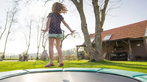 Trampolíny jsou podle lékařů nebezpečné, pro děti mladší šesti by měly být pasé