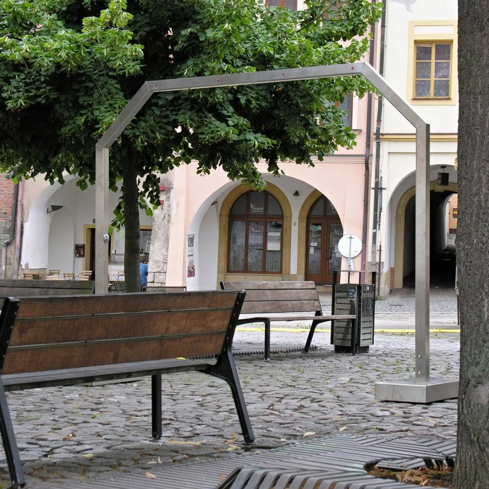 V Hradci Králové začalo fungovat pět nových mlhových bran