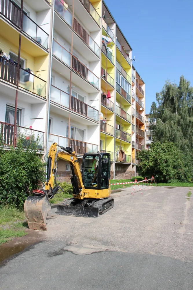 Ve Dvoře Králové se začala opravovat kanalizace. Některé práce omezí dopravu a parkování