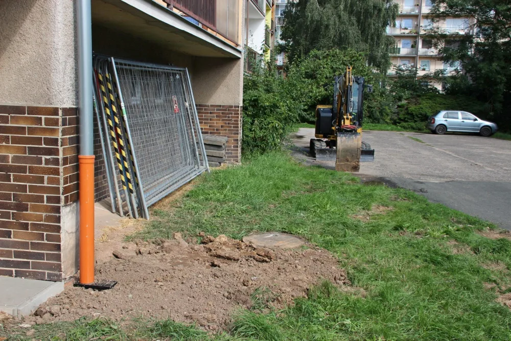 Ve Dvoře Králové se začala opravovat kanalizace. Některé práce omezí dopravu a parkování