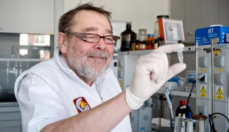 Nové drogy objevujeme každý týden, říká chemik Kriminalistického ústavu v Praze Michal Roman