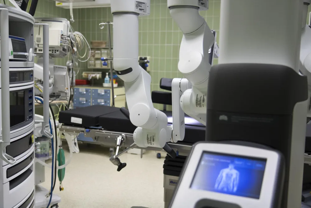 Fakultní nemocnice Hradec Králové pořídila za 70 milionů druhého operačního robota