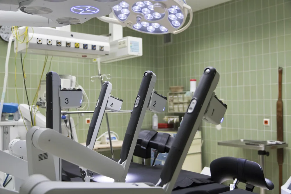 Fakultní nemocnice Hradec Králové pořídila za 70 milionů druhého operačního robota
