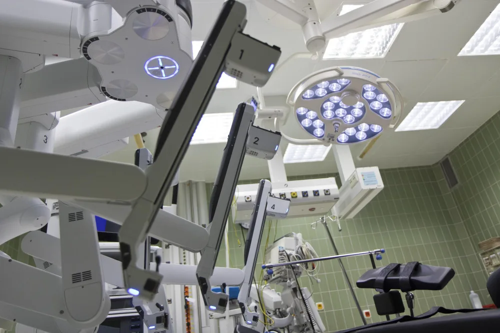 Fakultní nemocnice Hradec Králové pořídila za 70 milionů druhého operačního robota