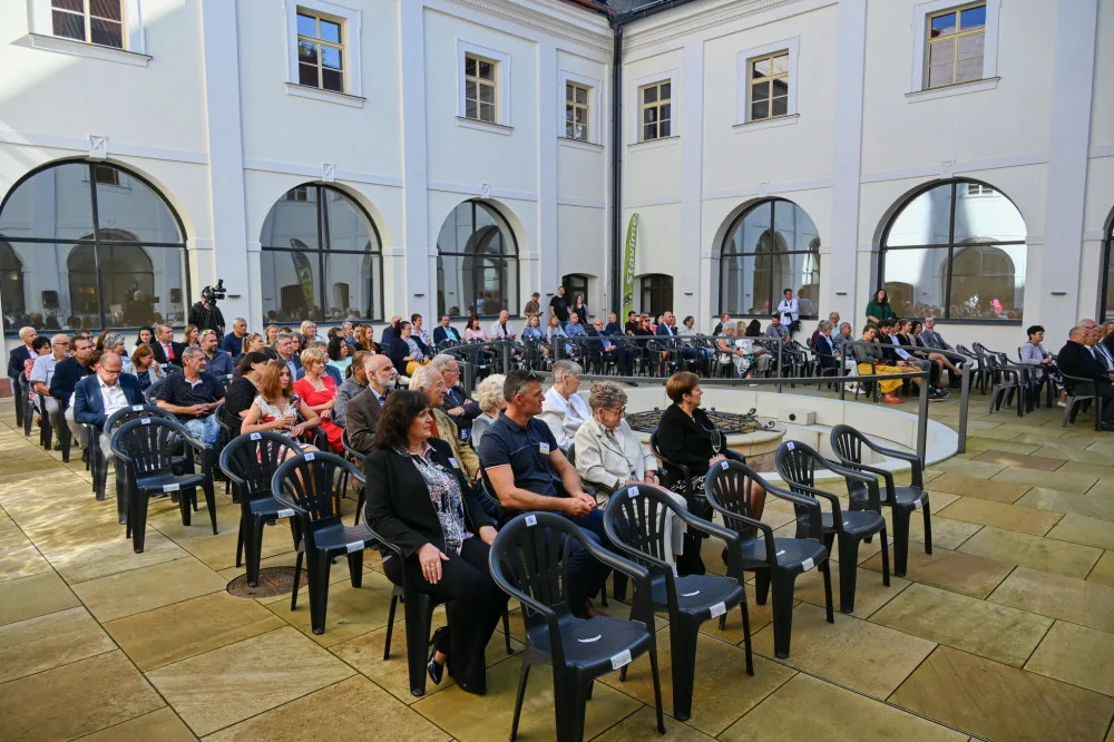 Po 15 letech skončila obnova kláštera v Nové Pace. Nově tu vzniklo komunitní centrum a denní stacionář