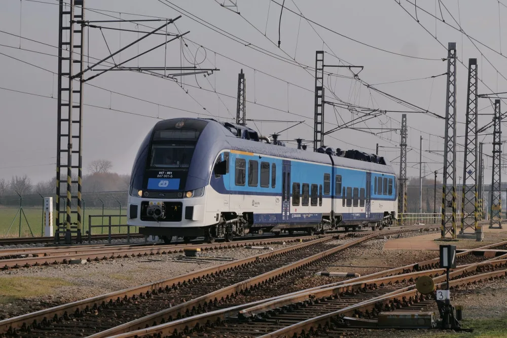V hradeckém kraji začnou jezdit nové moderní vlaky RegioFox. První už v příštím roce.