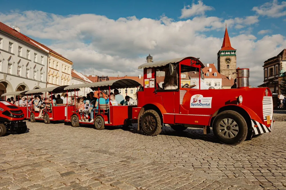 Pohádkový festival v Jičíně navštívily desítky tisíc lidí. Úspěch měl i videomapping